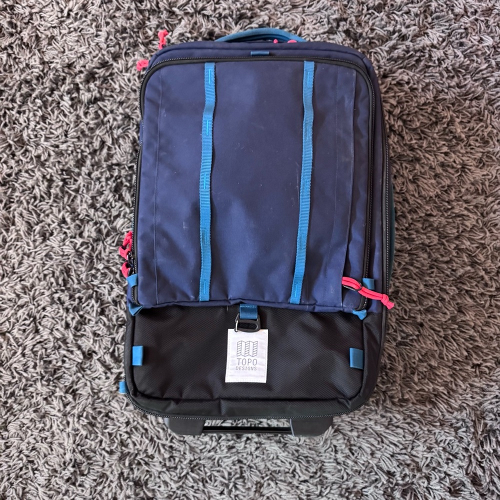 Matching set (2) of navy Topo Designs luggage- great condition!